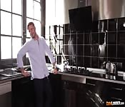 A modelo Susy Gala dando pro roludo