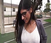 Mia Khalifa fodida por dois paus pretos