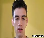 MILF peituda cavalgando o enteado