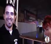 Puta portuguesa chupando e fodendo